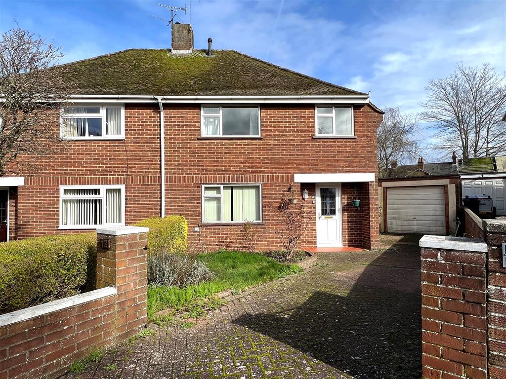 3 bed semidetached house for sale in Highfield Chase, Basingstoke RG21