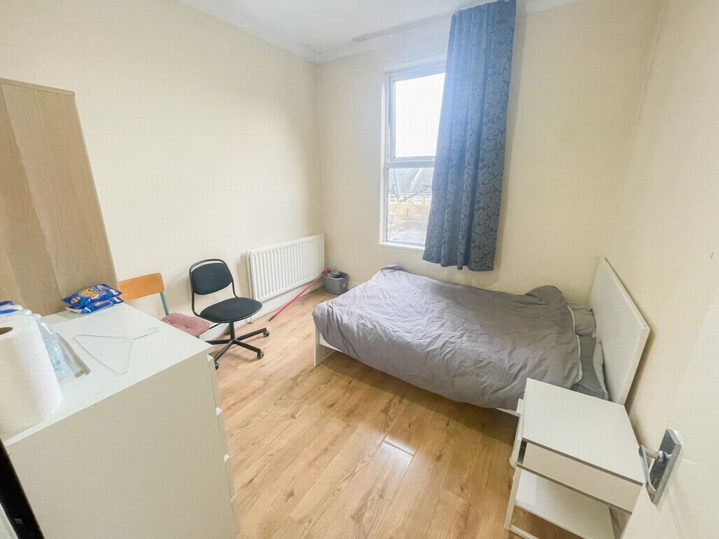 Room to rent in Stoke Newington High Street, Hackney N16, £750 pcm Zoopla