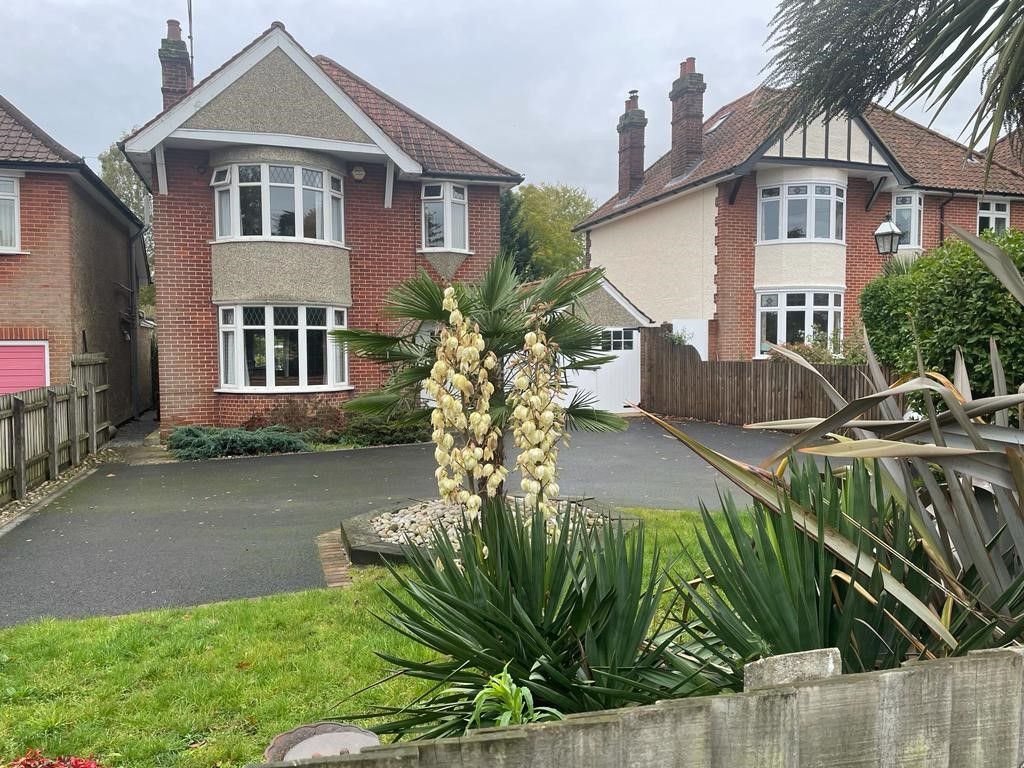 4 bed detached house for sale in Bucklesham Road, Ipswich IP3, £650,000