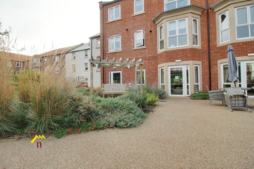 2 bed flat for sale in Casson Court, Church Street, Thorne, Doncaster