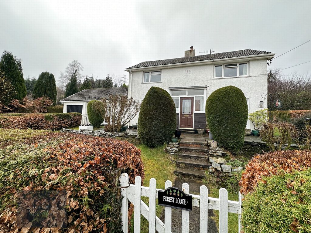 3 bed detached house for sale in Pendarren Road, Aberbeeg NP13, £