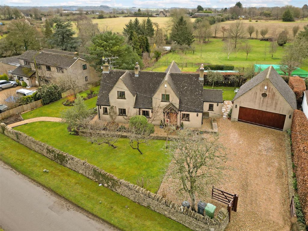 4 bed detached house for sale in Waterlane, Oakridge, Stroud GL6 Zoopla