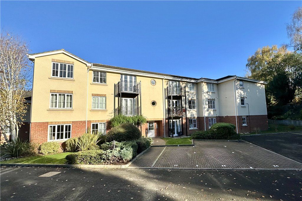 3 bed flat for sale in Copse Road, St. Johns, Woking, Surrey GU21 Zoopla