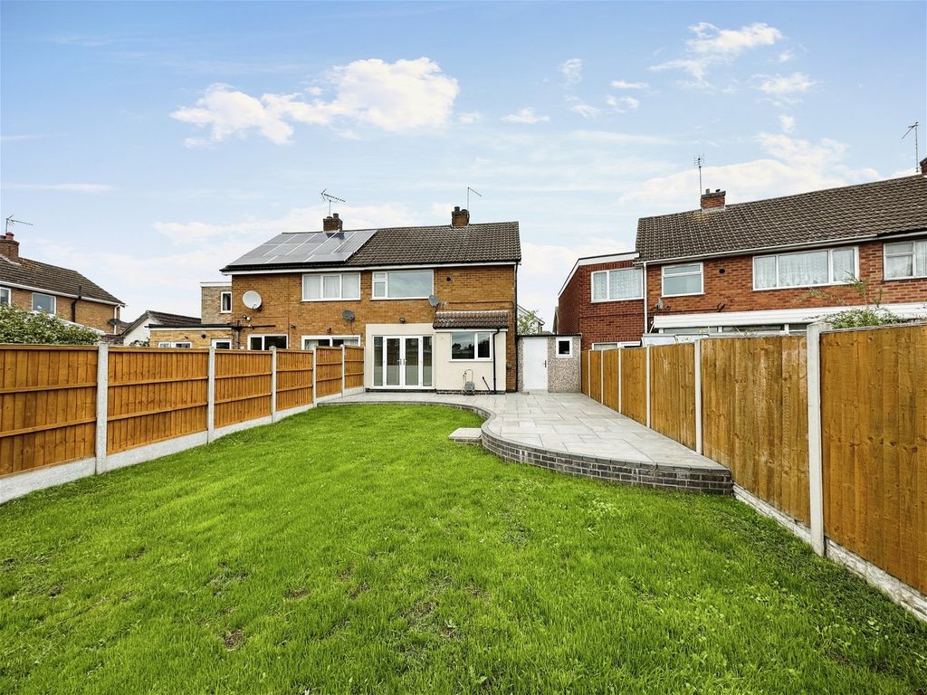 3 bed semidetached house for sale in Larch Grove, Leicester LE3, £