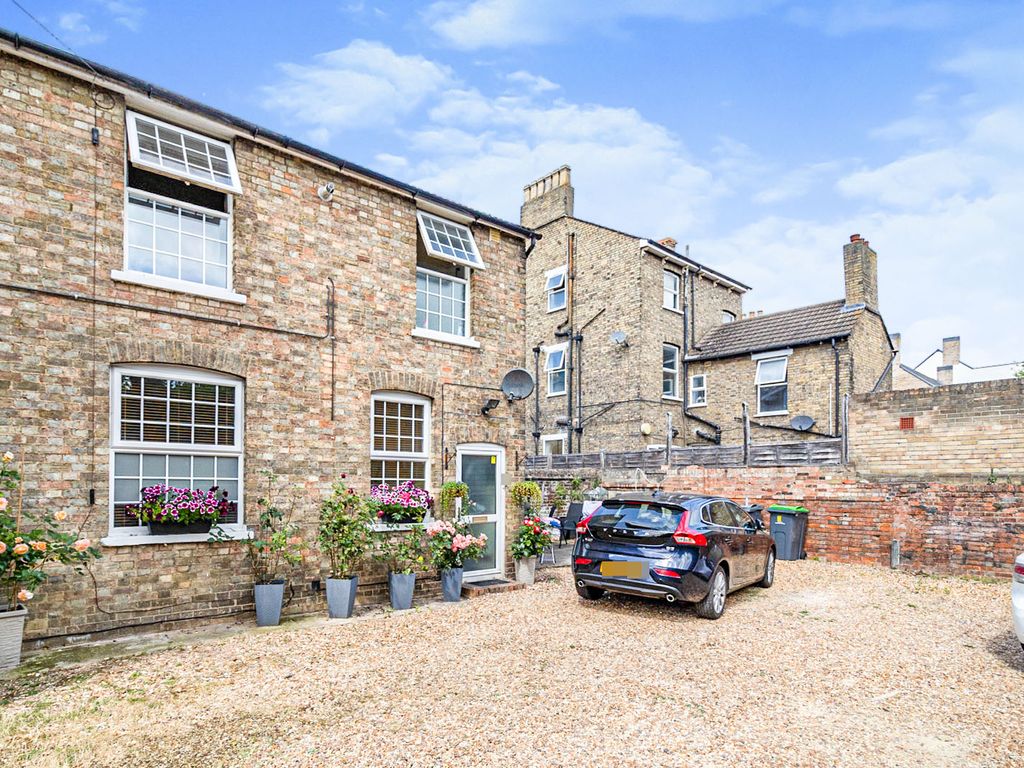 5 Woburn Road, Bedford MK40  