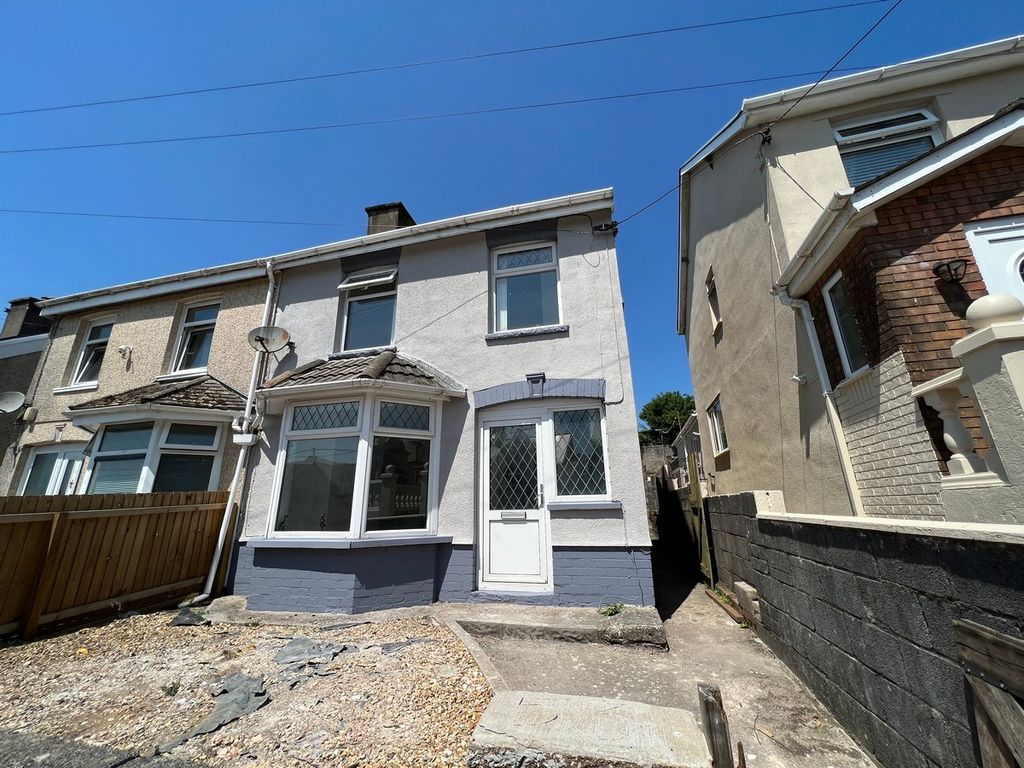 3 bed semidetached house for sale in Thomas Street Gilfach Goch