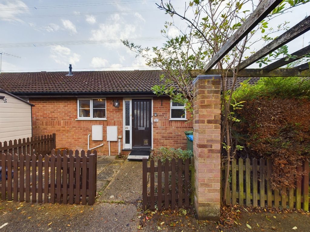 1 bed bungalow for sale in Dickens Way, Haydon Hill, Aylesbury HP19, £230,000 Zoopla