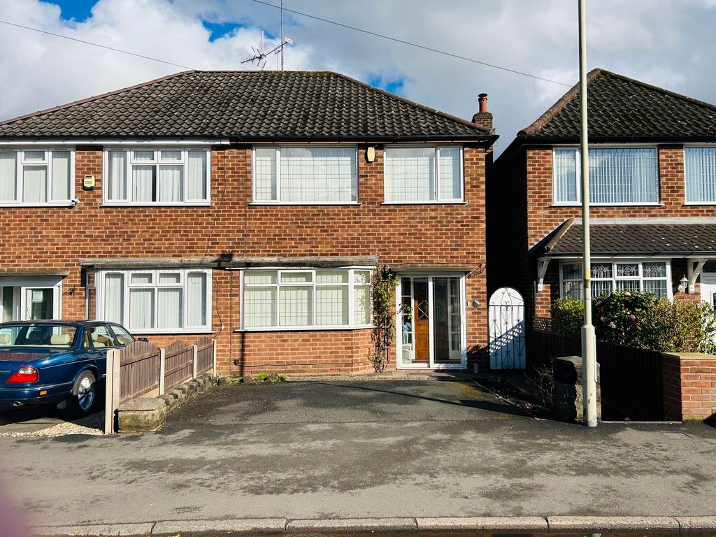 3 bed semidetached house for sale in Baptist End Road, Netherton