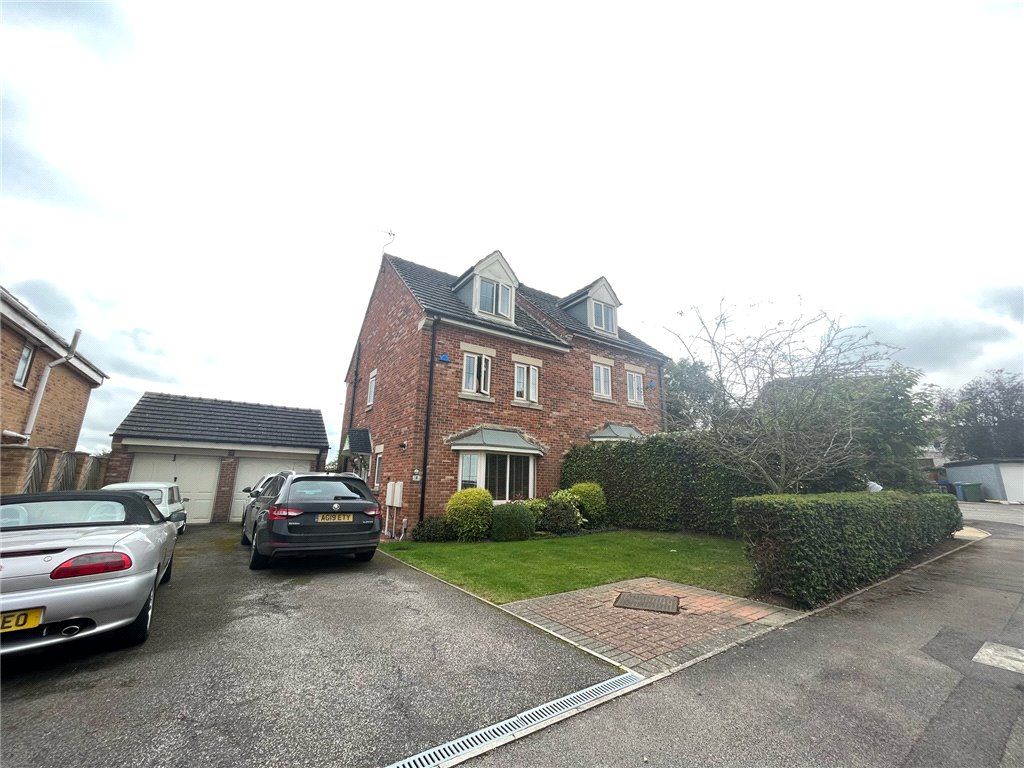 4 bed semidetached house for sale in Padstow Close, Mansfield