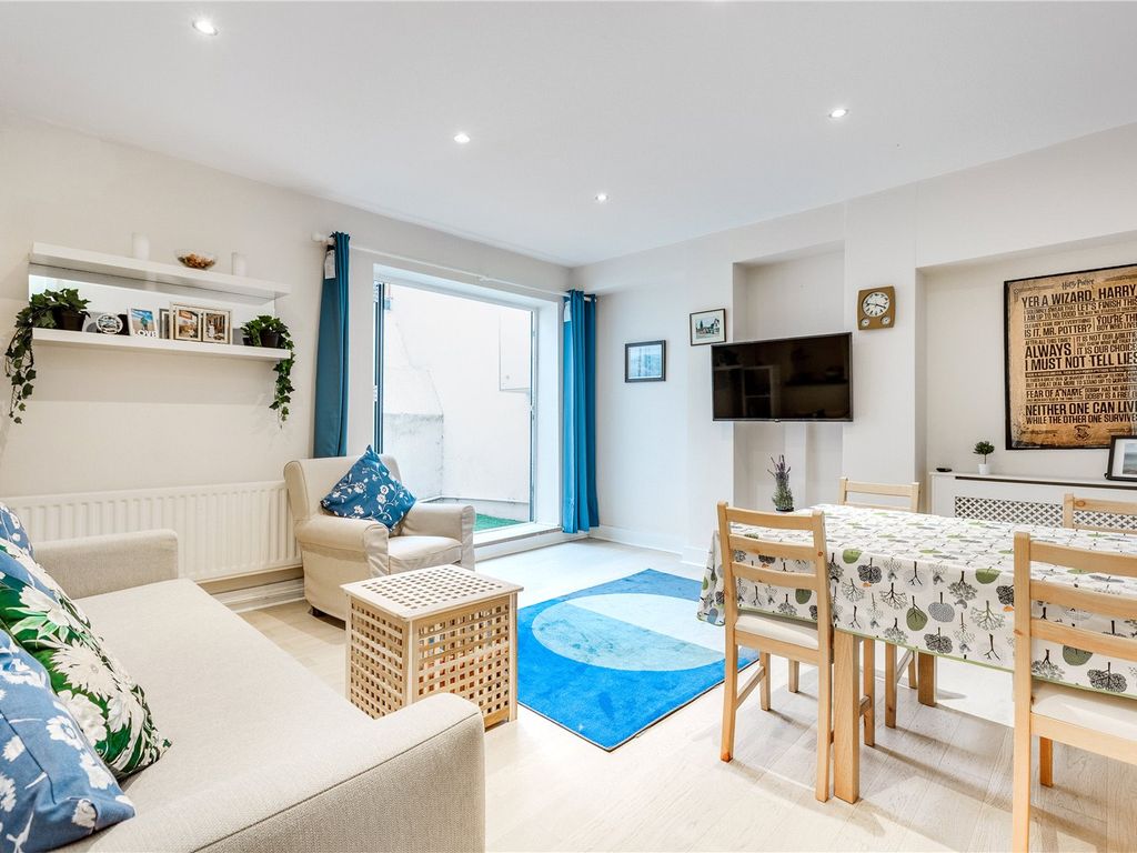 1 bed flat for sale in Clapham Common North Side, Clapham Common SW4, £