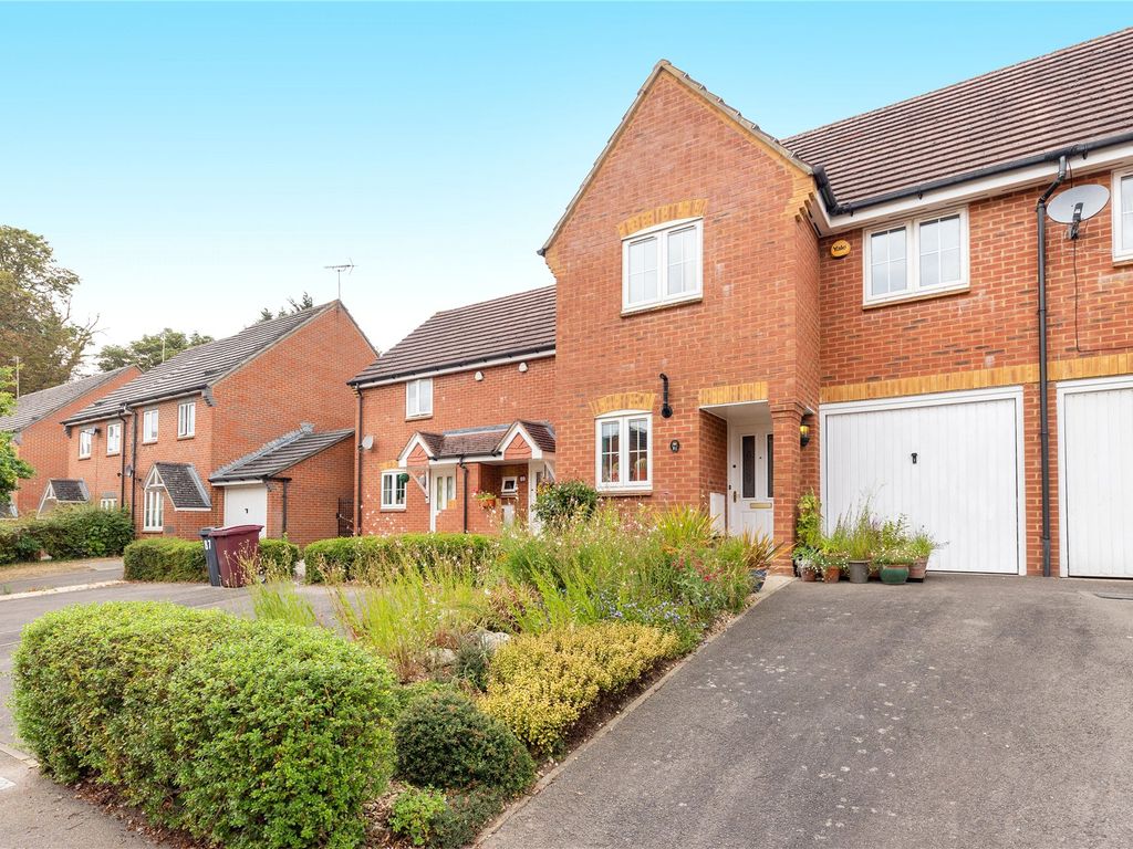 3 bed terraced house for sale in Swallows Croft, Reading, Berkshire RG1