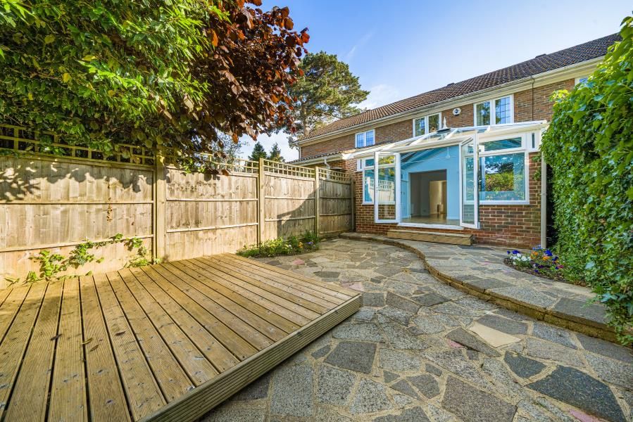 3 bed semidetached house to rent in Melrose Gardens, Burwood Park