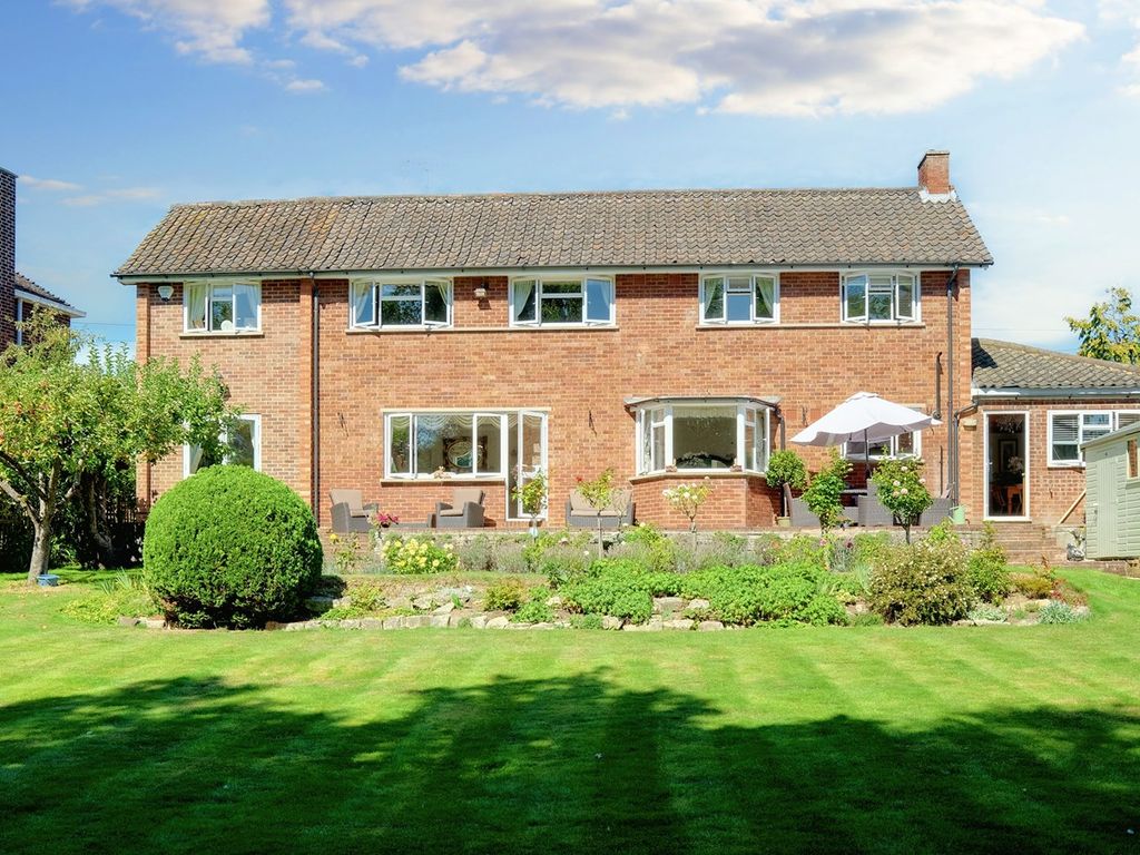 4 bed detached house for sale in Tabors Avenue, Great Baddow