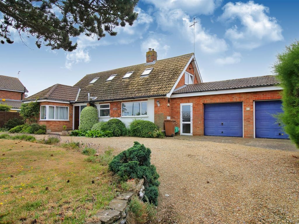 4 bed detached bungalow for sale in Weybourne Road Industrial Estate