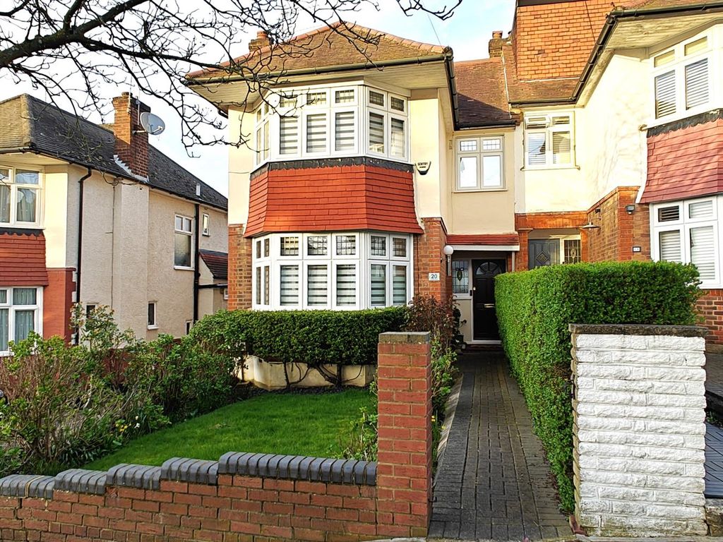4 bed semidetached house for sale in Cowper Road, Southgate N14, £