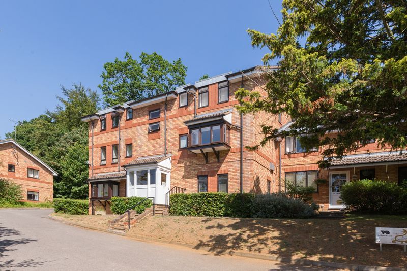 1 bed flat to rent in Badgers Hollow, Peperharow Road, Godalming GU7, £