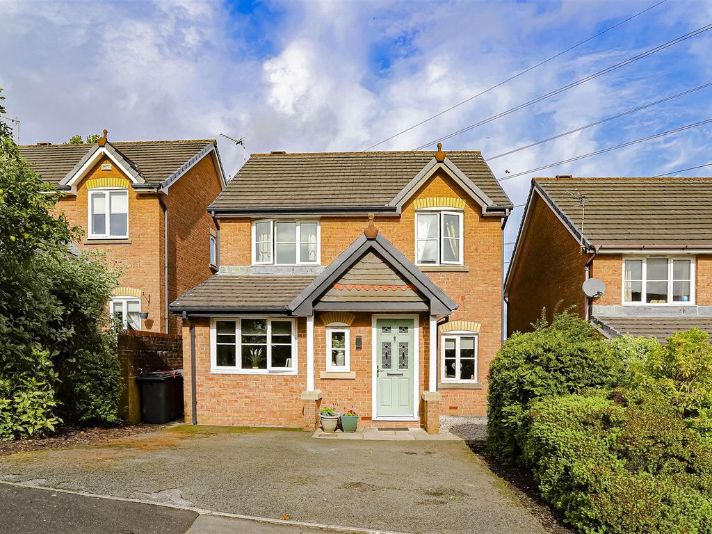 4 bed detached house for sale in Orchard Close, Blackburn BB2, £249,950