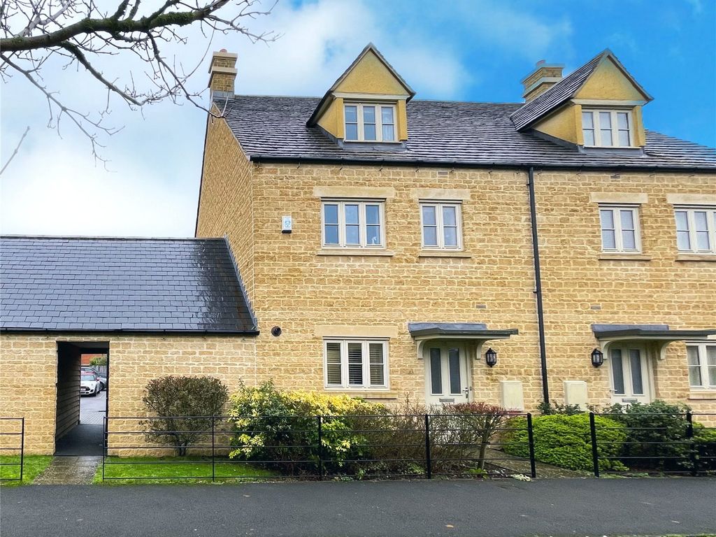 4 bed semidetached house for sale in Matthews Walk, Cirencester GL7