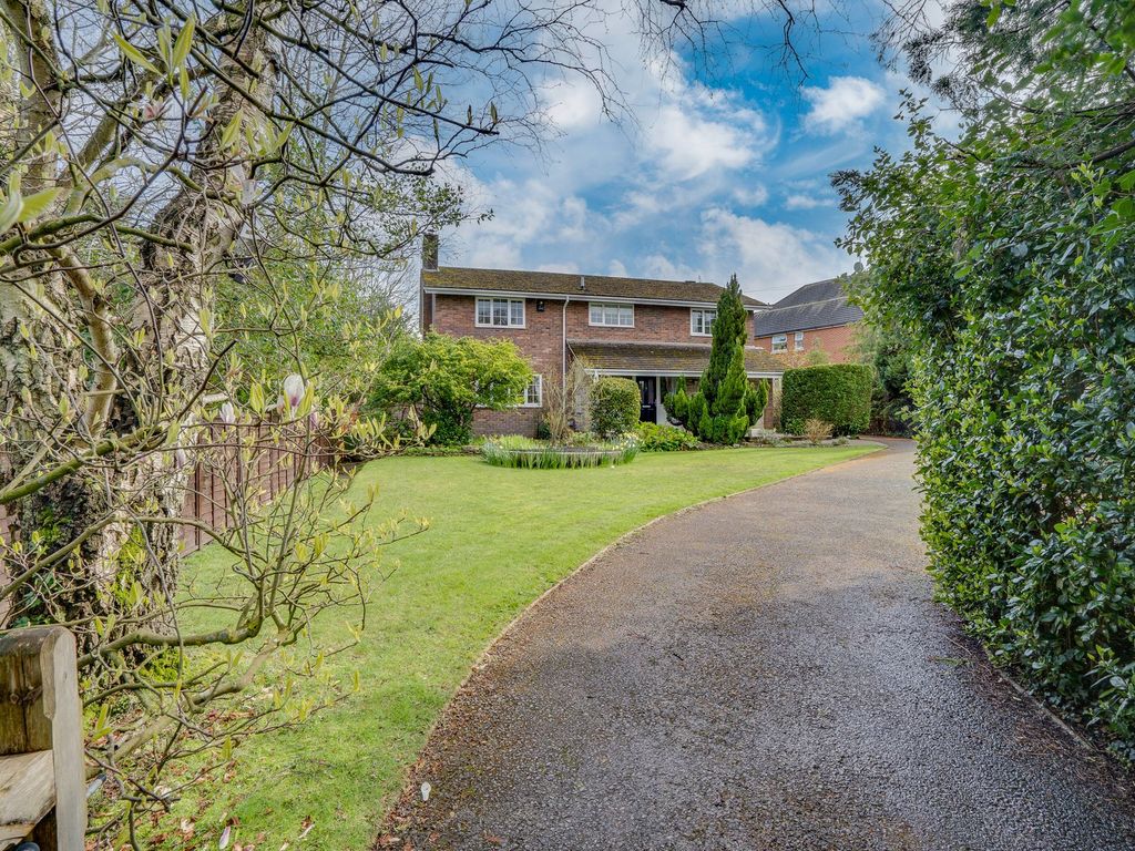 5 bed detached house for sale in Telegraph Road, West End SO30, £