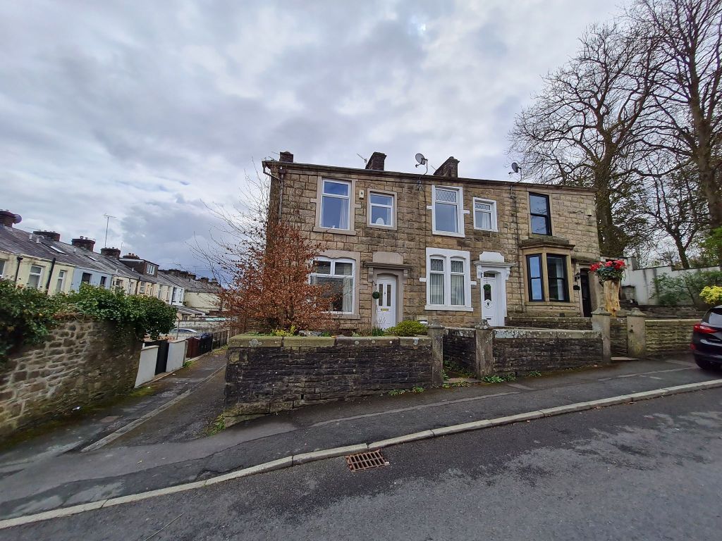 3 bed terraced house to rent in Ashleigh Street, Darwen BB3, £795 pcm