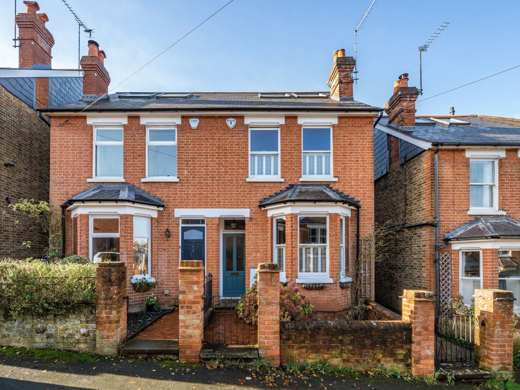 5 bed semidetached house for sale in Agraria Road, Guildford GU2, £