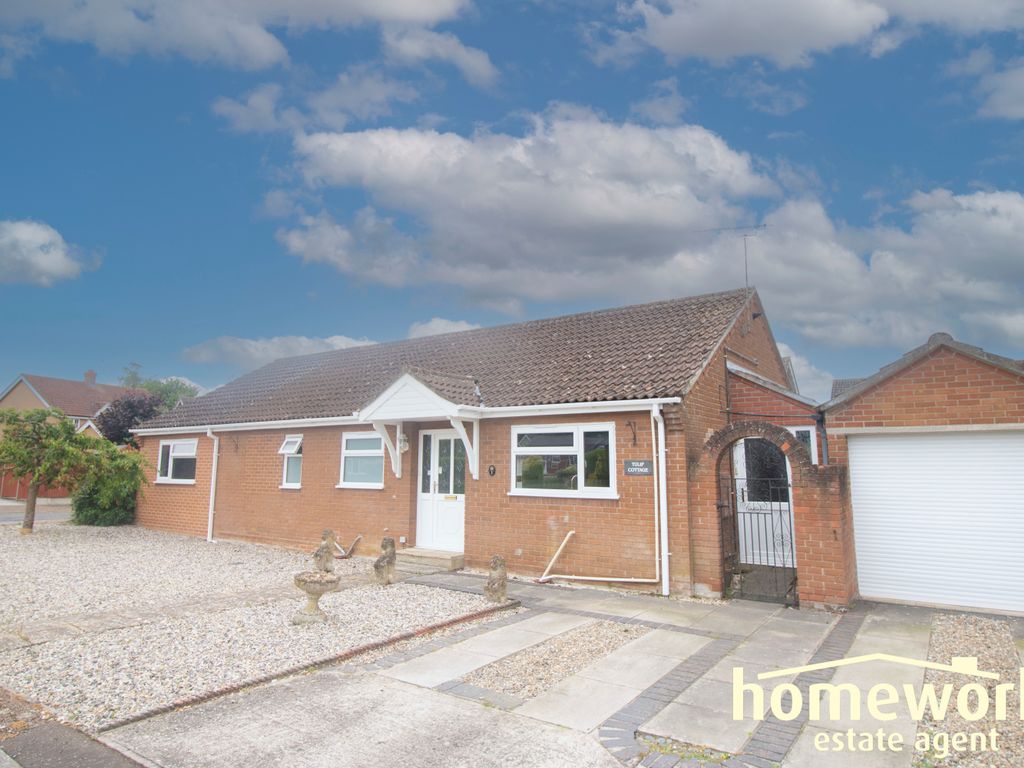 4 bed detached bungalow for sale in Oakapple Drive, Dereham NR19 Zoopla