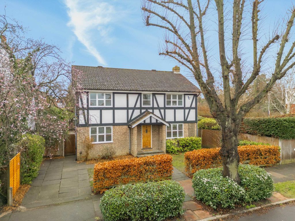 4 bed detached house to rent in Surbiton Hill Park, Surbiton KT5, £