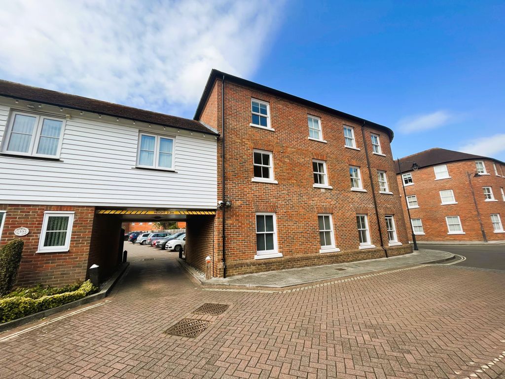 1 bed flat for sale in The Spires, Canterbury CT2 Zoopla