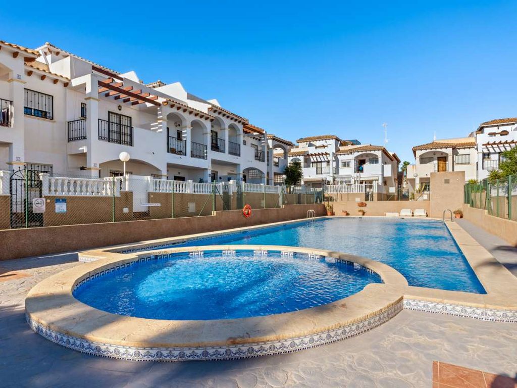 2 bed property for sale in Urbanización Los Altos, 03185 Torrevieja