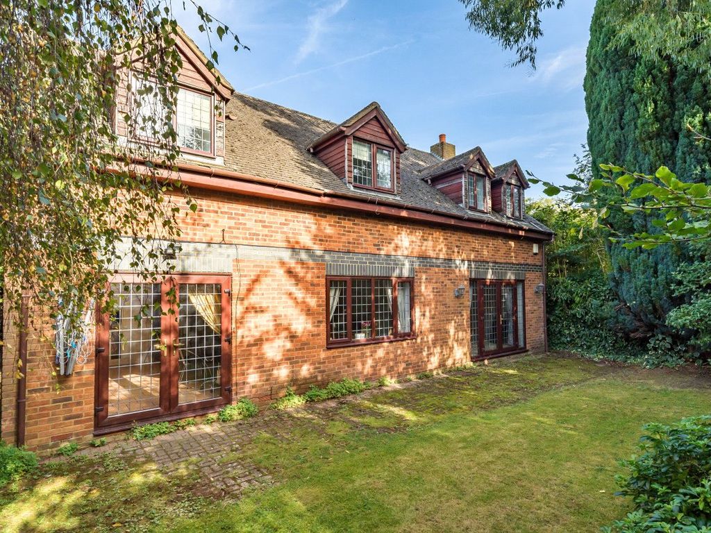 5 bed detached house for sale in Green Lane, Bovingdon, Hemel Hempstead