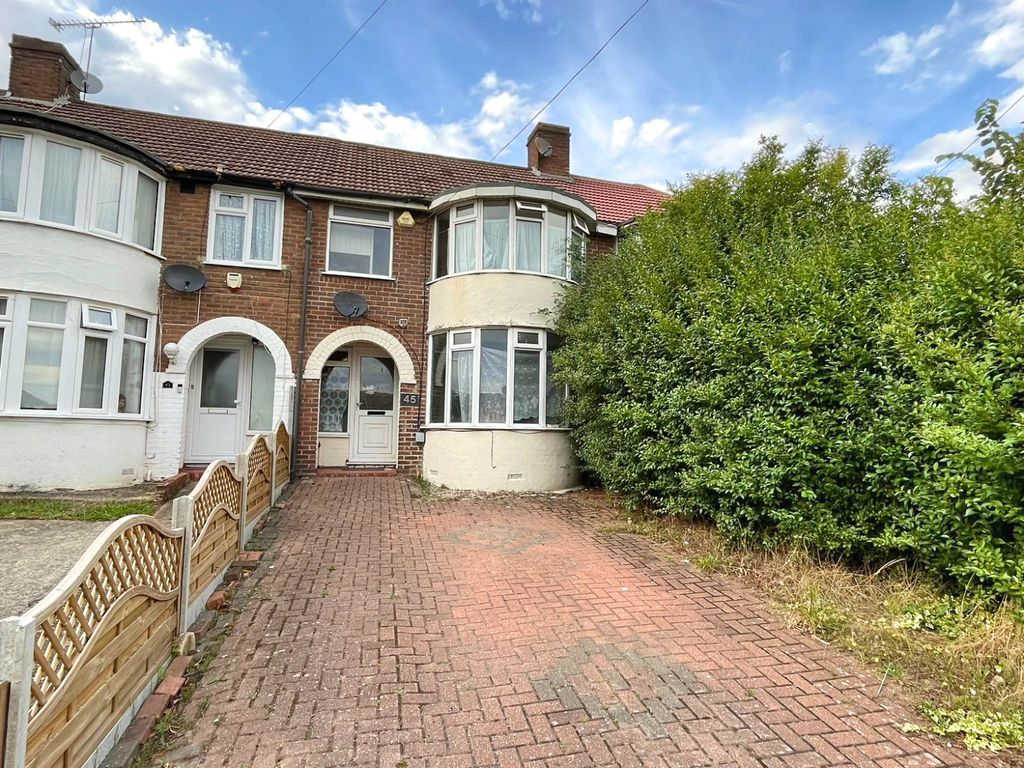 3 bed terraced house for sale in Cumberland Avenue, Farnham Royal