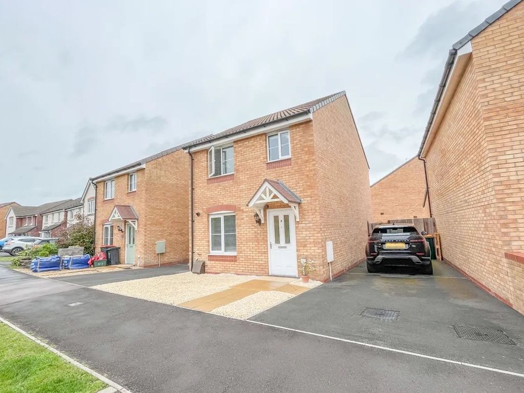 3 bed detached house for sale in Park Way, Rogerstone NP10 Zoopla