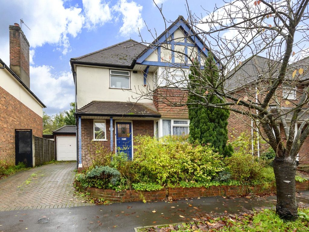 4 bed detached house for sale in Guildford, Surrey GU2, £575,000 Zoopla