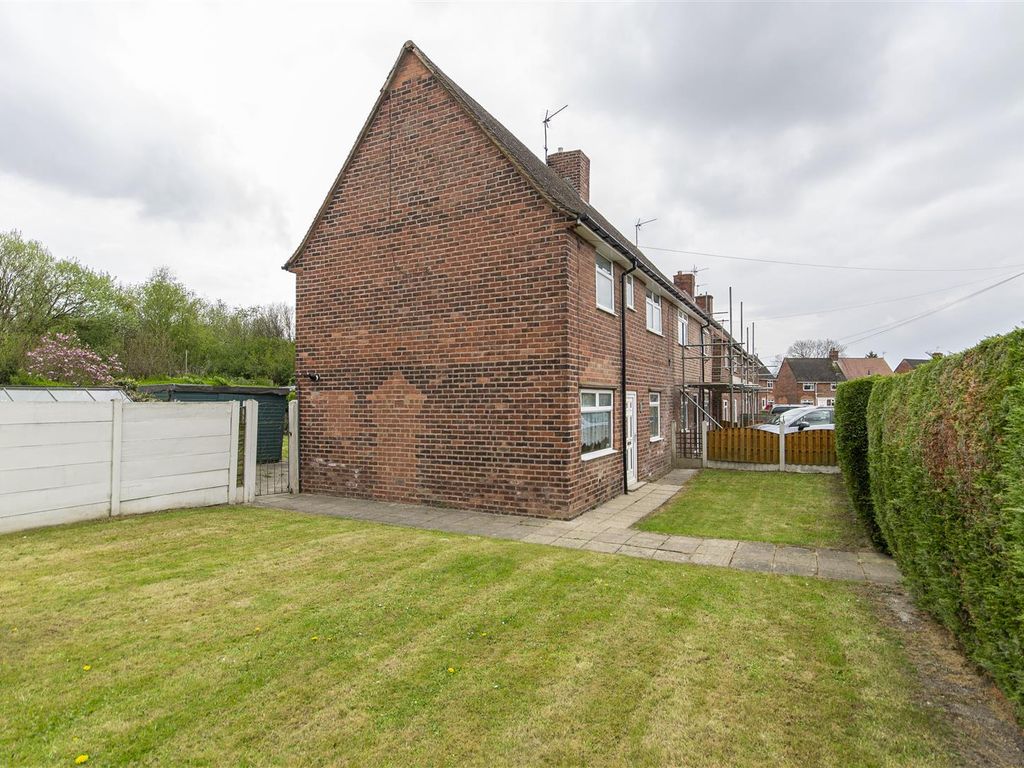 3 bed semidetached house for sale in Springfield Road, Holmewood