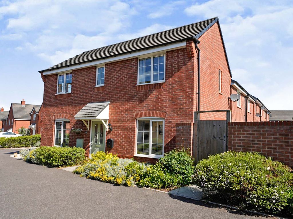 3 bed detached house for sale in Egremont Close, Evesham
