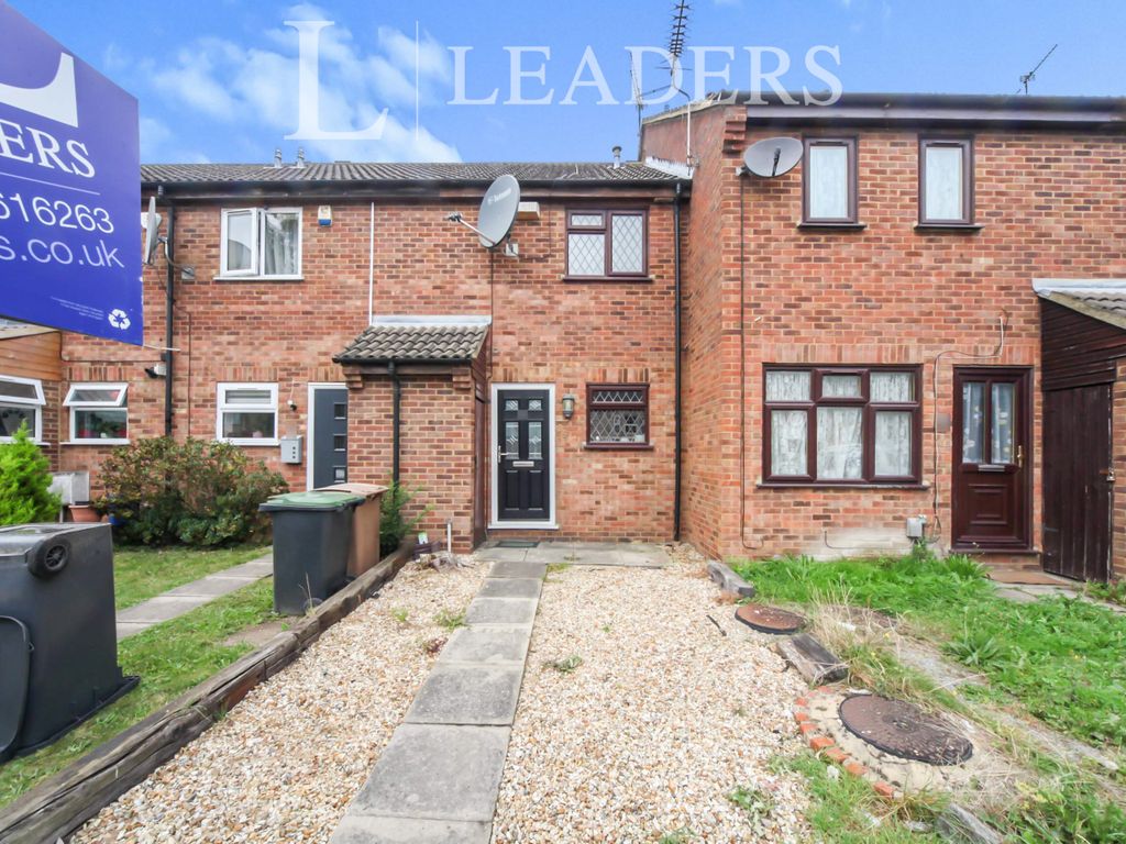 2 bed terraced house to rent in Chiltern Gardens, Waller Avenue, Luton