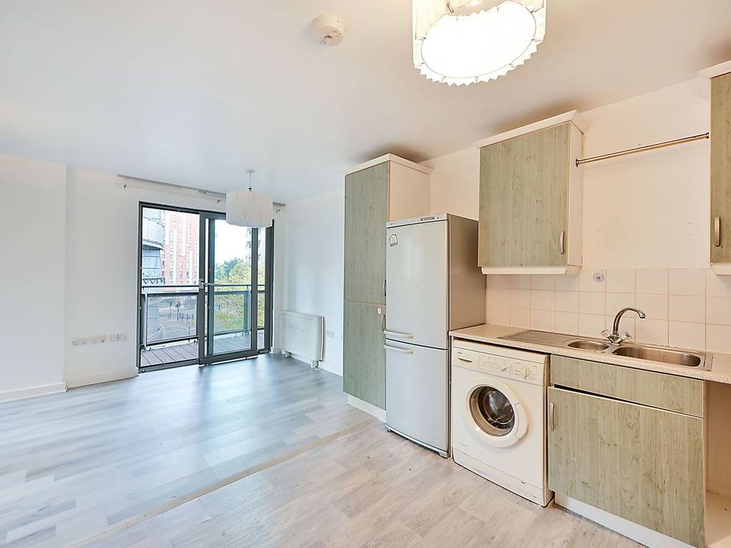 1 bed flat to rent in Victoria Road, North Acton, London W3, £1,800 pcm