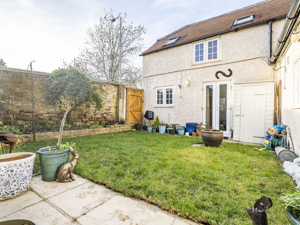3 bed terraced house for sale in Lechlade Road, Faringdon, Oxfordshire