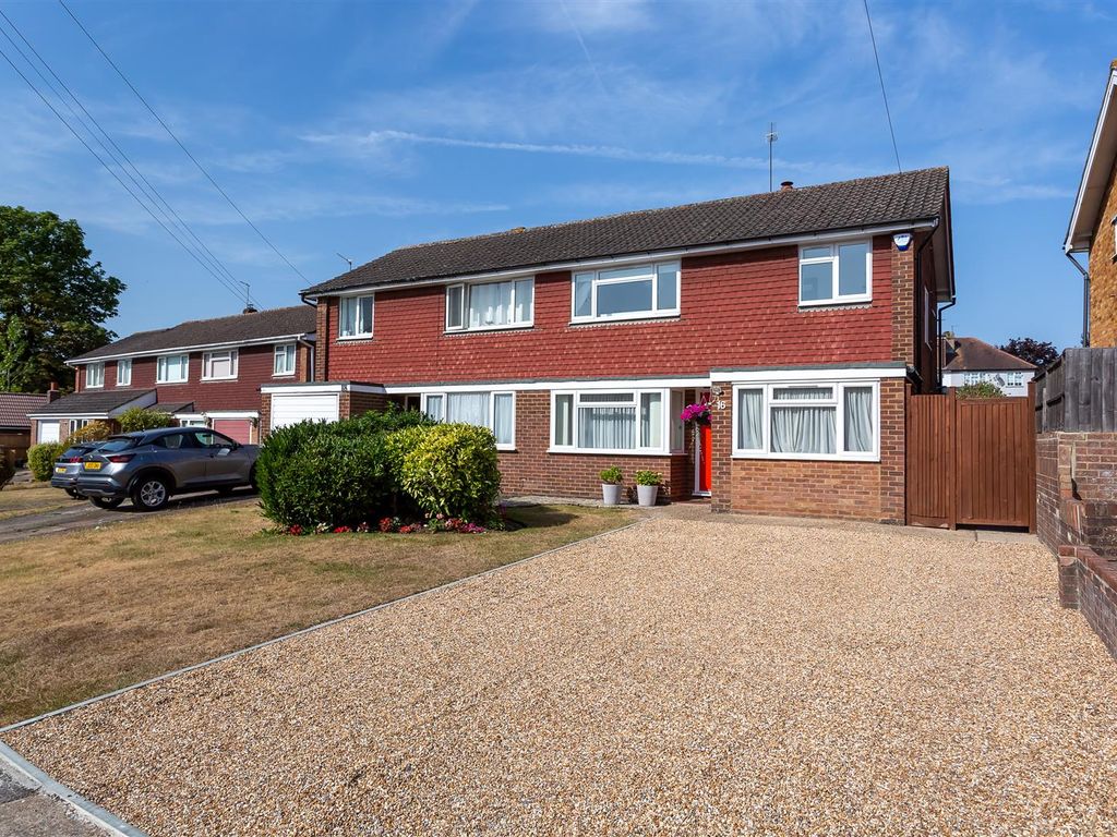 4 bed semidetached house for sale in Lipsham Close, Banstead SM7 Zoopla