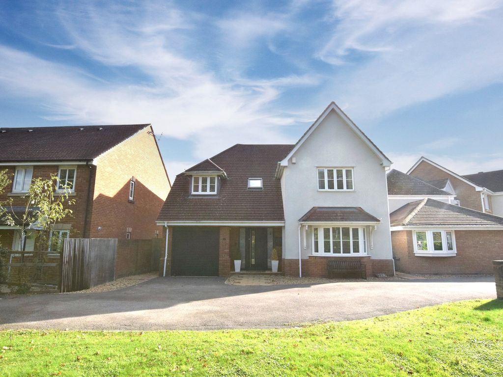 4 bed detached house for sale in Goddard Way, Warfield, Berkshire RG42