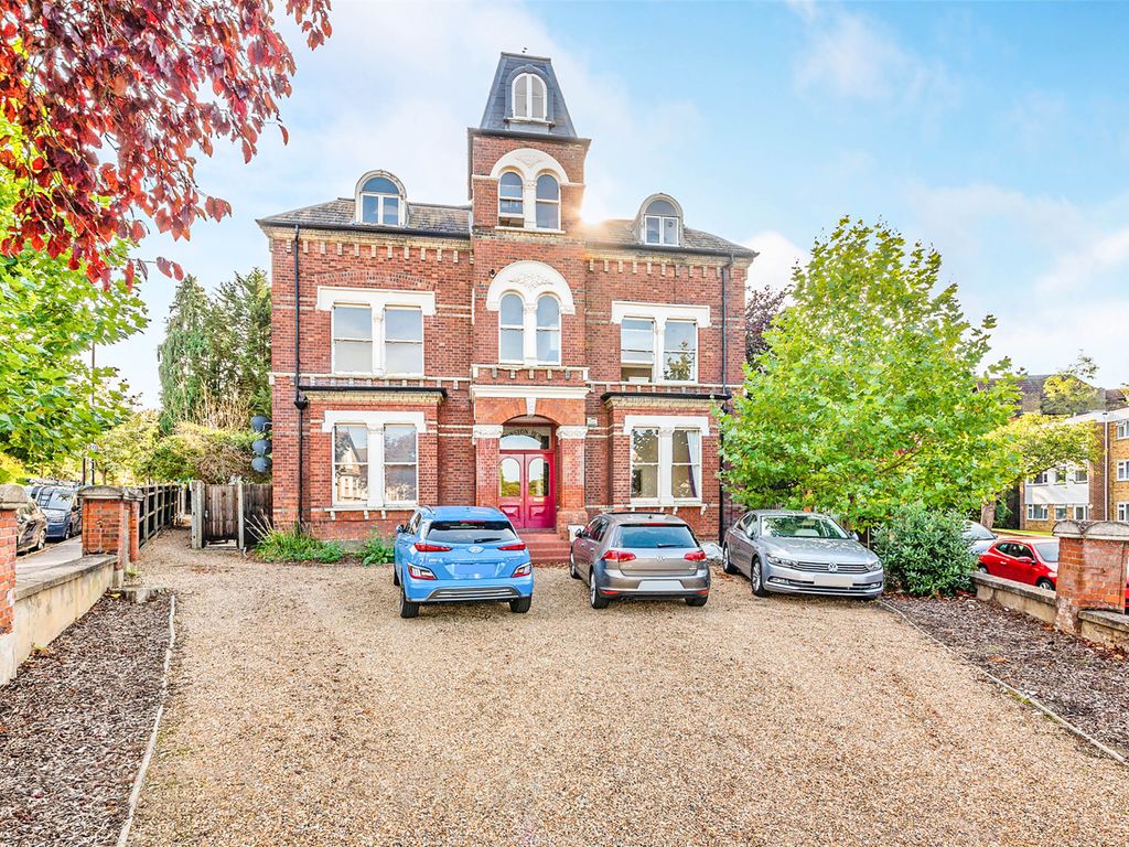 2 bed flat for sale in Birdhurst Road, South Croydon CR2, £300,000 Zoopla