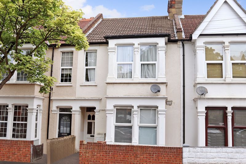 2 bed flat for sale in Rayleigh Avenue, WestcliffOnSea SS0 Zoopla