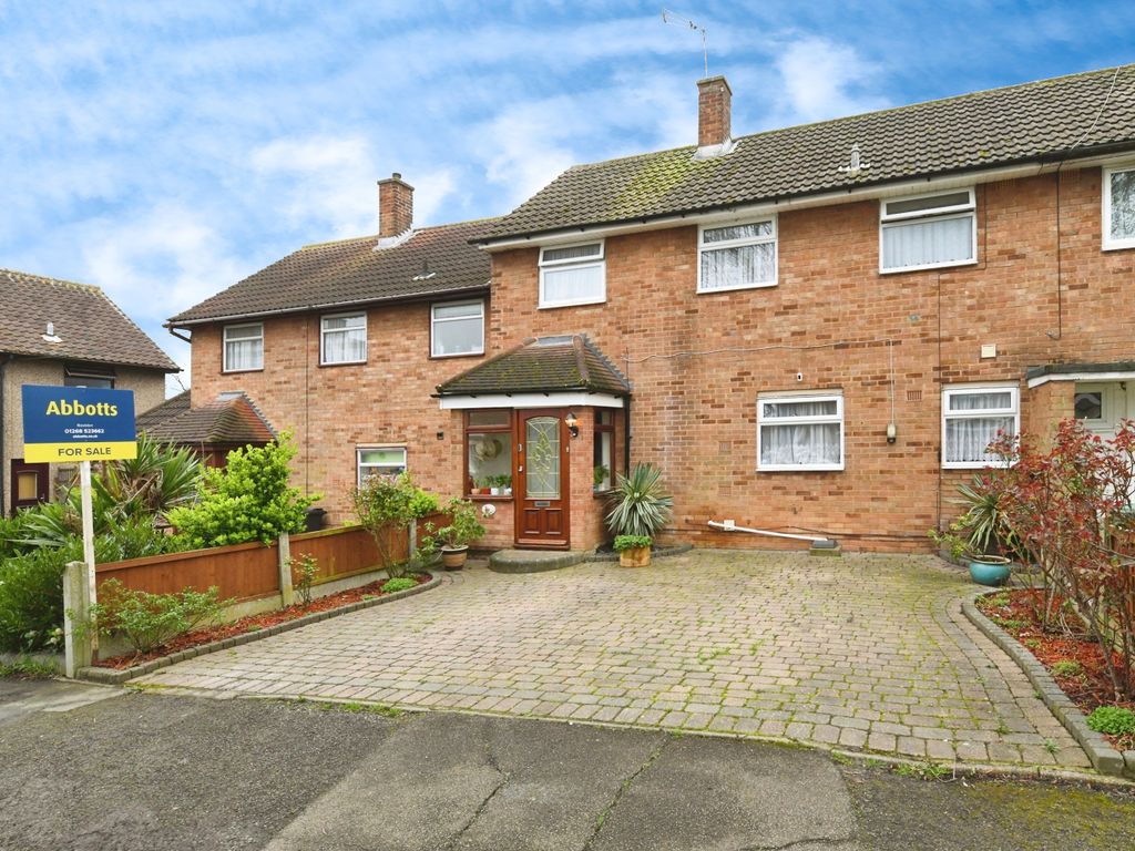 3 bed terraced house for sale in Denys Drive, Basildon, Essex SS14, £