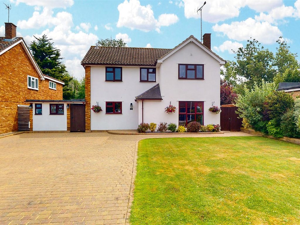 4 bed detached house for sale in Swallow Dale, Kingswood, Basildon