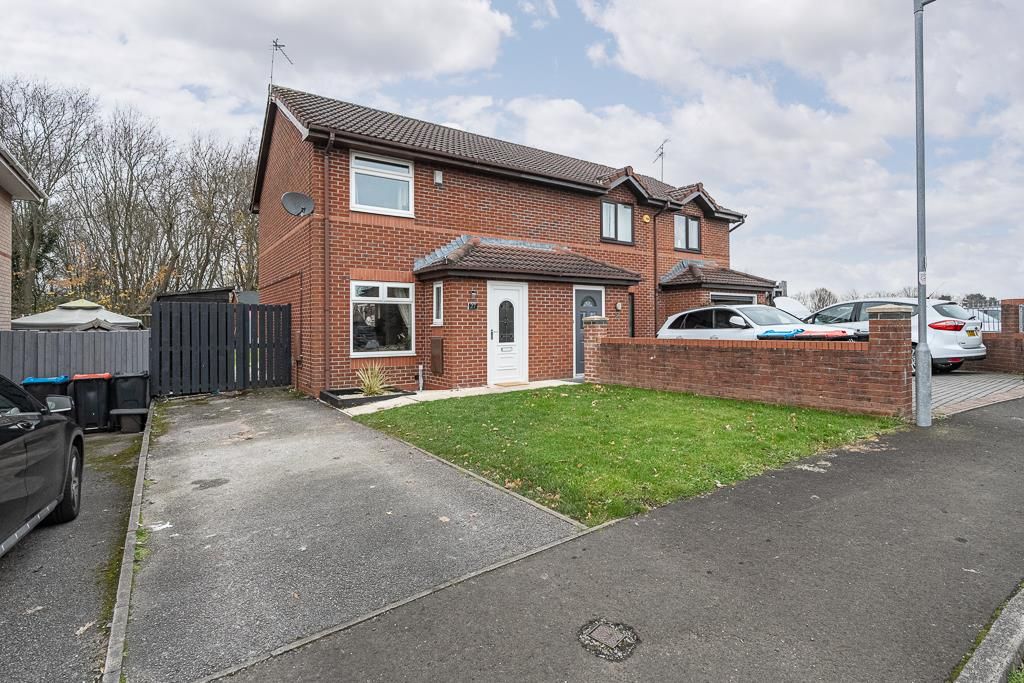 2 bed terraced house for sale in Mendip Close, Winsford CW7, £150,000