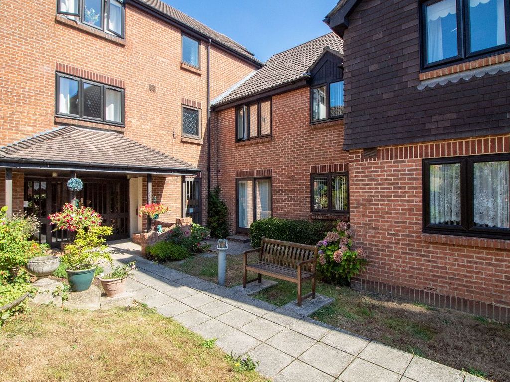1 bed flat for sale in Rosecott, Havant Road, Horndean, Waterlooville