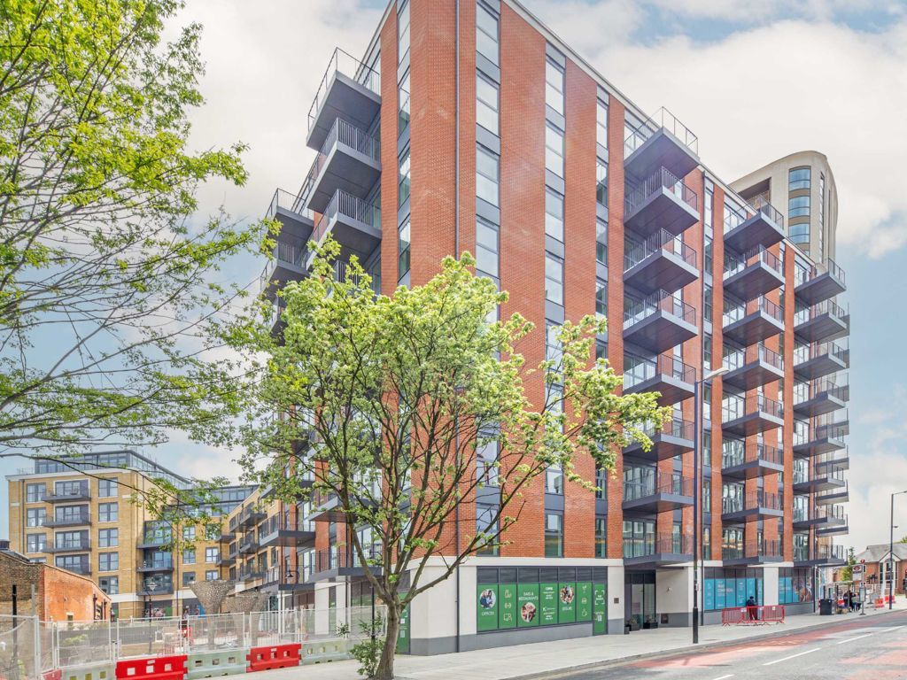 2 bed flat to rent in Brook Street, Kingston Upon Thames KT1 Zoopla