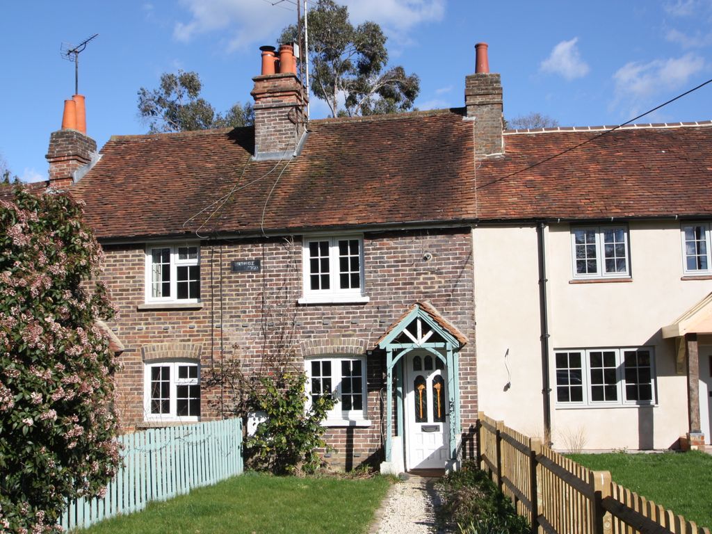 2 bed cottage to rent in Petworth Road, Chiddingfold, Godalming GU8