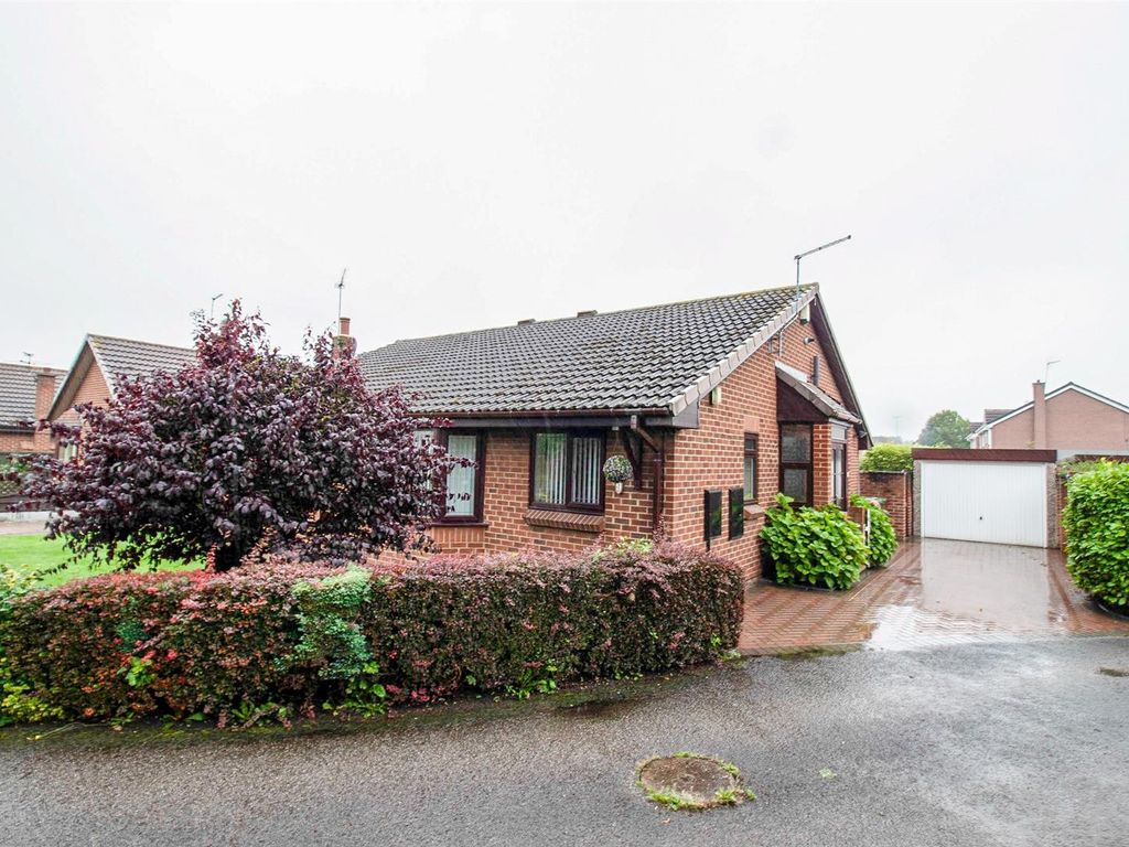 2 bed semidetached bungalow to rent in Ryedale Place, Altofts WF6, £