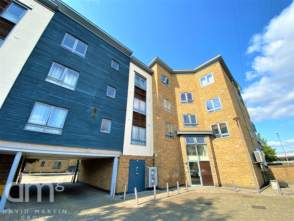 2 bed flat for sale in Quayside Drive, Colchester CO2 Zoopla